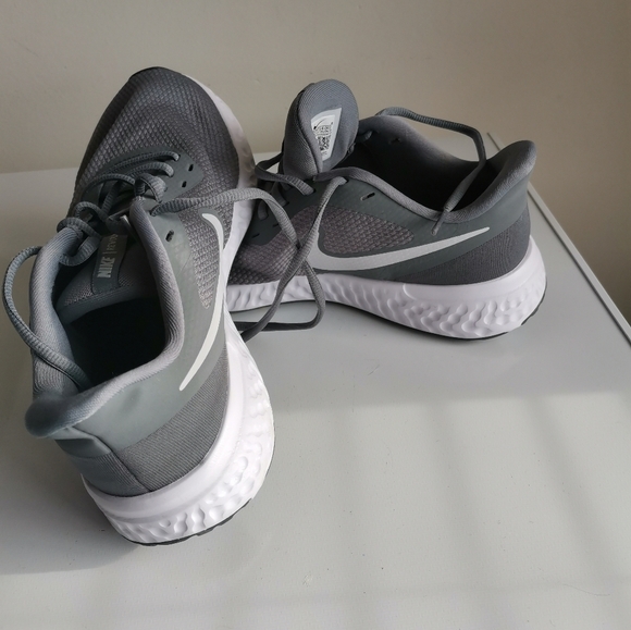 NIKE RÉVOLUTION RUNNING SNEAKERS Size :8.5 - Picture 4 of 7